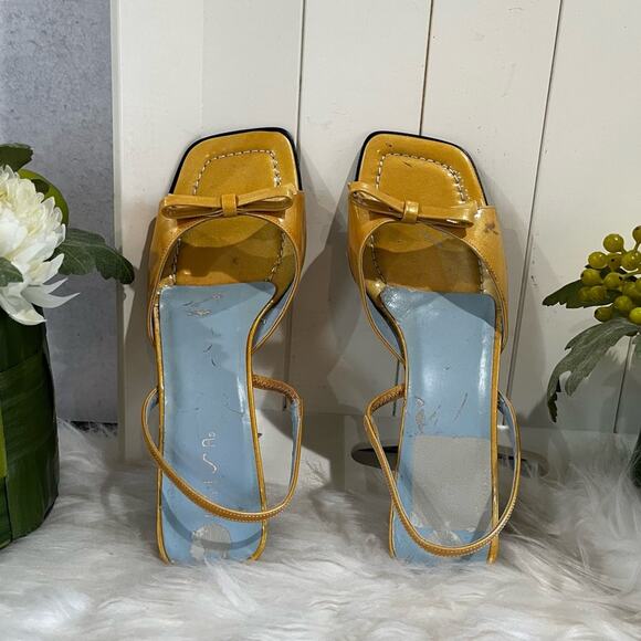 NEW Unisa Vintage 90s Patent Leather Slingback Bows Kitten Heel Sandals 6.5 NWOB - Picture 2 of 16